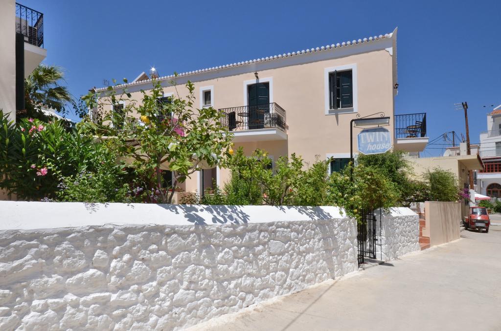 Hotel Twin House Spetses Esterno foto